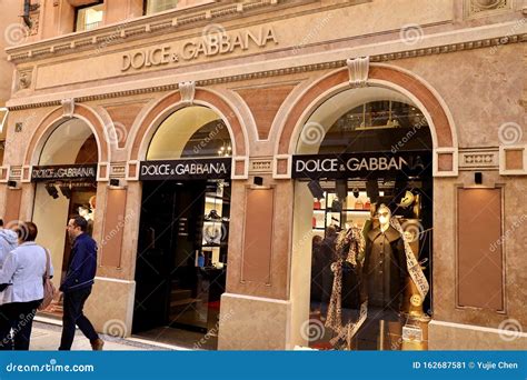 dolce gabbana negozi chiusi|dolce & gabbana founded.